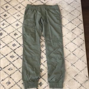 Columbia NWOT pants size Small in Army Green